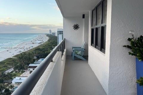Condo in Miami Beach, Florida, 2 bedrooms № 2006842 - photo 19