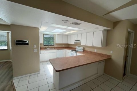 Casa en alquiler en Spring Hill, Florida, 3 dormitorios, 155.15 m2 № 1911680 - foto 12