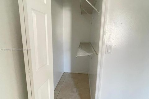 Снять в аренду кондоминиум в Хомстед, Флорида 2 спальни, 75.72м2, № 1948367 - фото 12