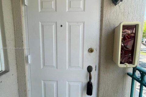 Снять в аренду кондоминиум в Хомстед, Флорида 2 спальни, 75.72м2, № 1948367 - фото 5