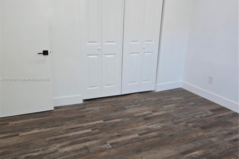 House in North Miami, Florida 7 bedrooms, 249.07 sq.m. № 1875333 - photo 17