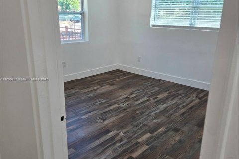 House in North Miami, Florida 7 bedrooms, 249.07 sq.m. № 1875333 - photo 12