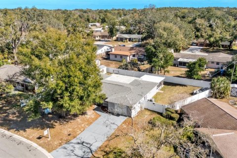 House in Brandon, Florida 3 bedrooms, 166.39 sq.m. № 2213553