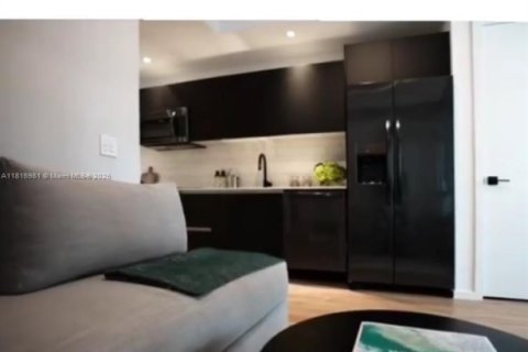 Condominio en venta en Miami, Florida, 33.17 m2 № 1777601 - foto 2