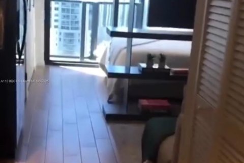 Condominio en venta en Miami, Florida, 33.17 m2 № 1777601 - foto 1