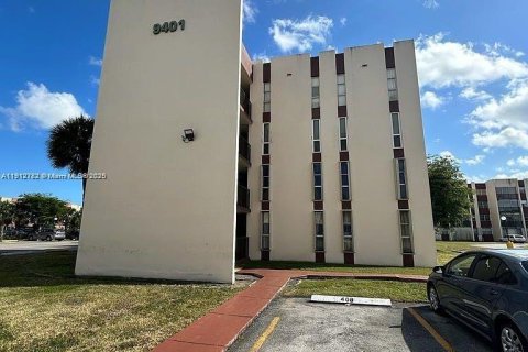 Condominio en alquiler en Miami, Florida, 2 dormitorios, 100.89 m2 № 1971309 - foto 10