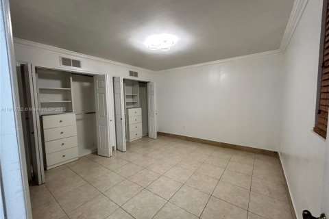 Condominio en alquiler en Miami, Florida, 2 dormitorios, 100.89 m2 № 1971309 - foto 4