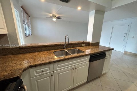 Condominio en alquiler en Miami, Florida, 2 dormitorios, 100.89 m2 № 1971309 - foto 2