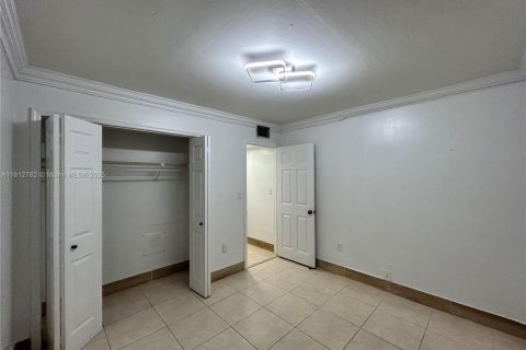 Condominio en alquiler en Miami, Florida, 2 dormitorios, 100.89 m2 № 1971309 - foto 6