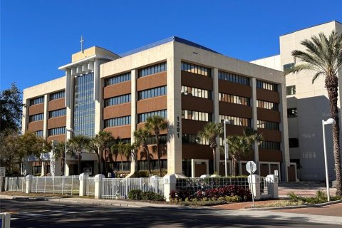 Immobilier commercial à louer à Saint Petersburg, Floride: 27.87 m2 № 1751129 - photo 1