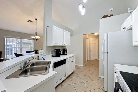 House in Haines City, Florida 4 bedrooms, 143.26 sq.m. № 2121584 - photo 11