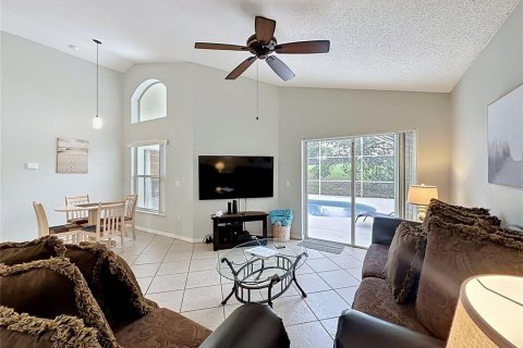 House in Haines City, Florida 4 bedrooms, 143.26 sq.m. № 2121584 - photo 7