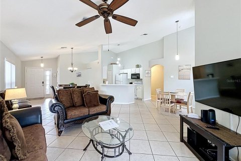 House in Haines City, Florida 4 bedrooms, 143.26 sq.m. № 2121584 - photo 9