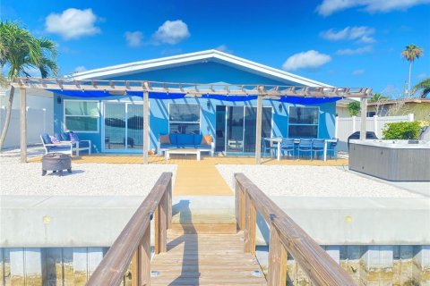 House in Indian Rocks Beach, Florida 2 bedrooms, 144.09 sq.m. № 1771628 - photo 5