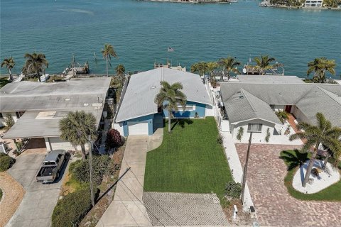 House in Indian Rocks Beach, Florida 2 bedrooms, 144.09 sq.m. № 1771628 - photo 1