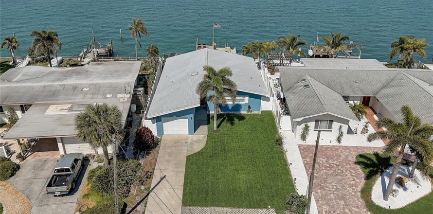 House in Indian Rocks Beach, Florida 2 bedrooms, 144.09 sq.m. № 1771628