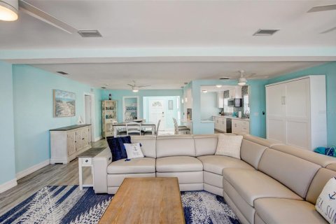 House in Indian Rocks Beach, Florida 2 bedrooms, 144.09 sq.m. № 1771628 - photo 8