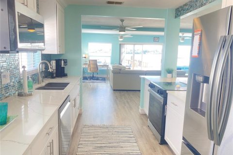 House in Indian Rocks Beach, Florida 2 bedrooms, 144.09 sq.m. № 1771628 - photo 4