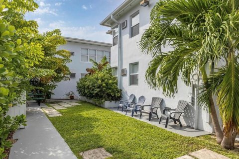 Apartment in Surfside, Florida 1 bedroom, 65.03 sq.m. № 2077828 - photo 2