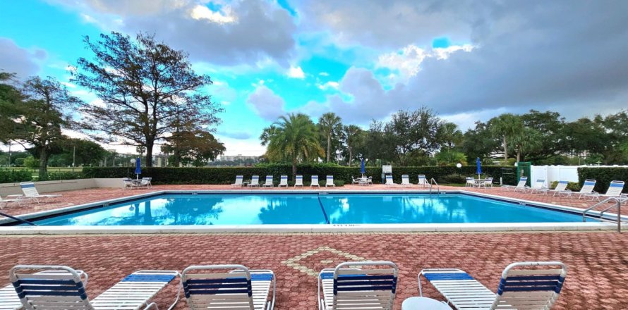 Condominio en Pompano Beach, Florida, 3 dormitorios № 860357