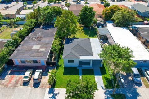 Villa ou maison à vendre à Hialeah, Floride: 3 chambres, 75.53 m2 № 1979317 - photo 25