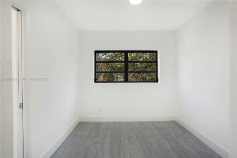 Villa ou maison à vendre à Hialeah, Floride: 3 chambres, 75.53 m2 № 1979317 - photo 16