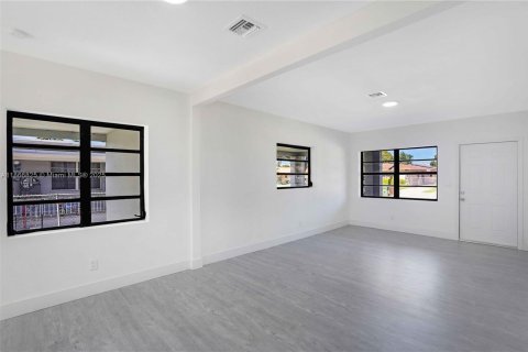 Villa ou maison à vendre à Hialeah, Floride: 3 chambres, 75.53 m2 № 1979317 - photo 7