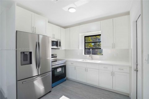 Villa ou maison à vendre à Hialeah, Floride: 3 chambres, 75.53 m2 № 1979317 - photo 8