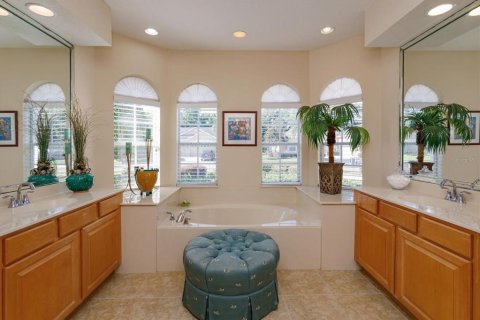 House in Sanford, Florida 4 bedrooms, 319.58 sq.m. № 2396318 - photo 10