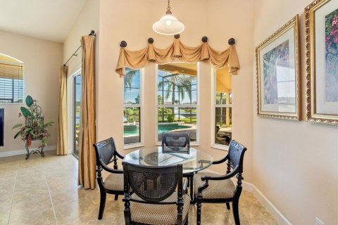 House in Sanford, Florida 4 bedrooms, 319.58 sq.m. № 2396318 - photo 8