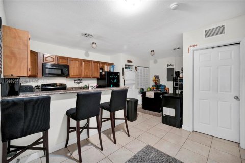 Commercial property in Miami, Florida 459.96 sq.m. № 2177558 - photo 7
