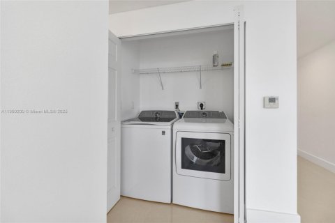 Condominio en venta en Miami, Florida, 2 dormitorios, 128.21 m2 № 1951947 - foto 9