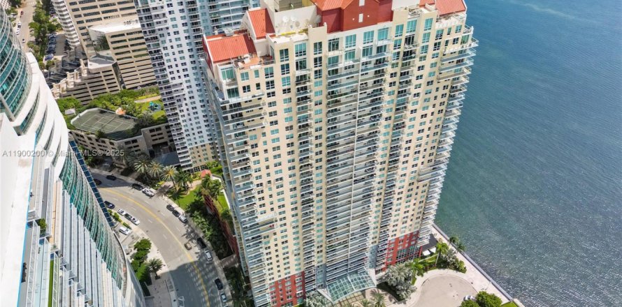 Condominio en Miami, Florida, 2 dormitorios  № 1951947