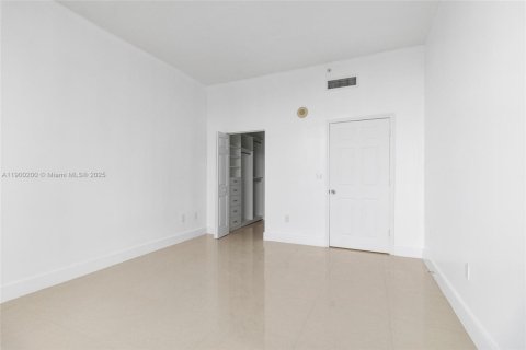 Condominio en venta en Miami, Florida, 2 dormitorios, 128.21 m2 № 1951947 - foto 12