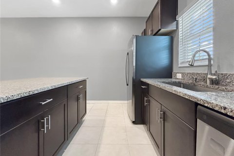 Townhouse in PALM RIVER TOWNHOMES in Tampa, Florida 2 bedrooms, 140.84 sq.m. № 1910725 - photo 17