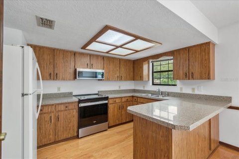 House in Ocala, Florida 3 bedrooms, 128.67 sq.m. № 2213642 - photo 10