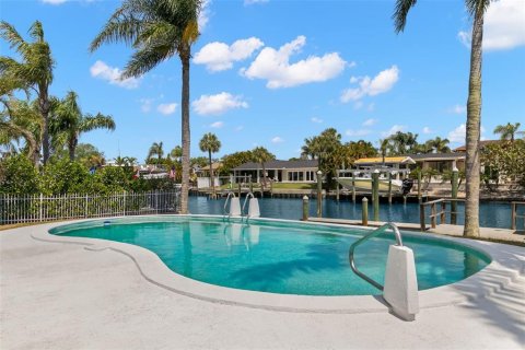 House in Tampa, Florida 3 bedrooms, 191.75 sq.m. № 1609124 - photo 30