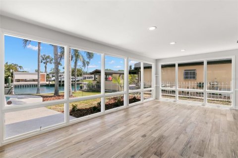 House in Tampa, Florida 3 bedrooms, 191.75 sq.m. № 1609124 - photo 21