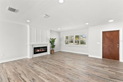 House in Tampa, Florida 3 bedrooms, 191.75 sq.m. № 1609124 - photo 7