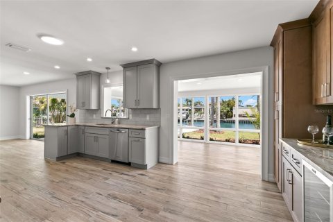 House in Tampa, Florida 3 bedrooms, 191.75 sq.m. № 1609124 - photo 18