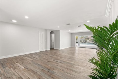 House in Tampa, Florida 3 bedrooms, 191.75 sq.m. № 1609124 - photo 8