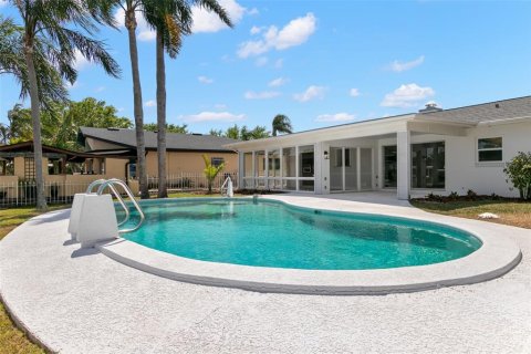 House in Tampa, Florida 3 bedrooms, 191.75 sq.m. № 1609124 - photo 28