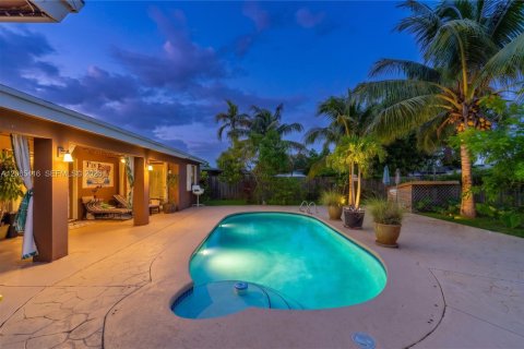 House in Cutler Bay, Florida 3 bedrooms, 180.51 sq.m. № 2279236