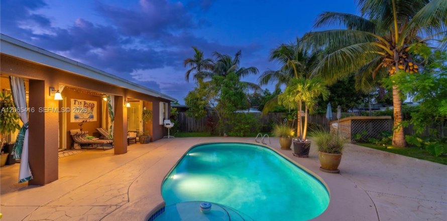 House in Cutler Bay, Florida 3 bedrooms, 180.51 sq.m. № 2279236