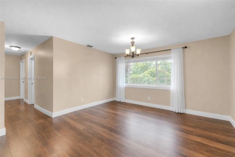 House in Cutler Bay, Florida 3 bedrooms, 180.51 sq.m. № 2279236 - photo 9