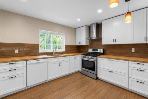 House in Cutler Bay, Florida 3 bedrooms, 180.51 sq.m. № 2279236 - photo 15