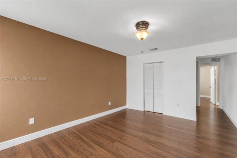 House in Cutler Bay, Florida 3 bedrooms, 180.51 sq.m. № 2279236 - photo 27