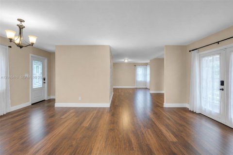 House in Cutler Bay, Florida 3 bedrooms, 180.51 sq.m. № 2279236 - photo 7