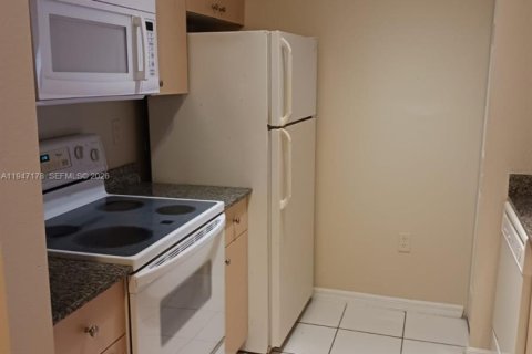 Купить кондоминиум в Мирамар, Флорида 1 спальня, 74.32м2, № 2003489 - фото 14