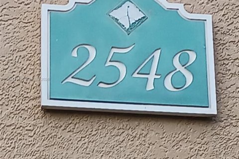 Кондоминиум с 1 спальней в Мирамар, Флорида № 2003489